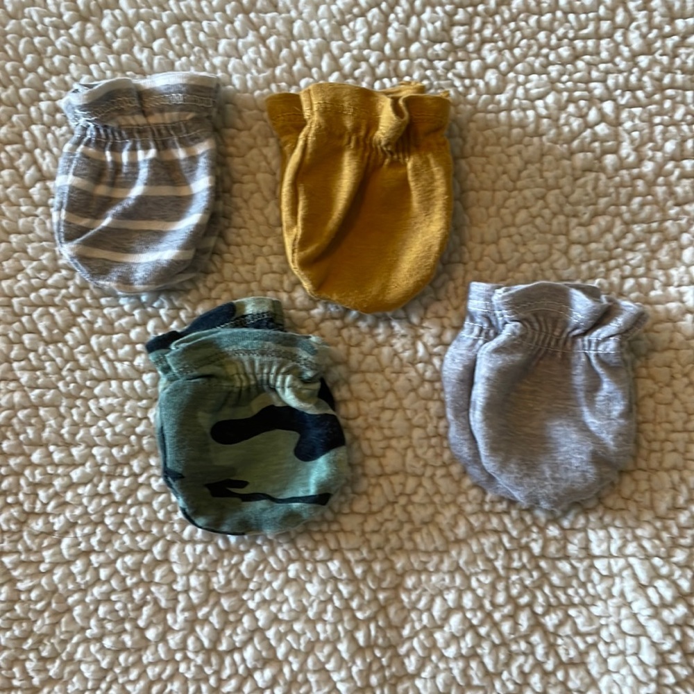 4 pack Gerber Baby Mitts
